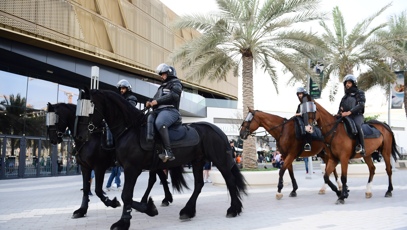 Δρακόντεια μέτρα στο Άμπου Ντάμπι: Έφιπποι αστυνομικοί στη... γύρα