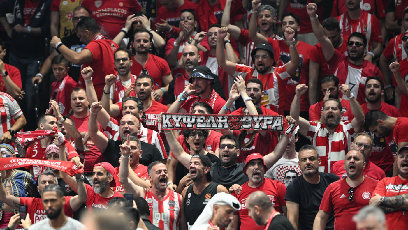 Ηχηρό μήνυμα της Θύρας 7: «Στον λαό του Ολυμπιακού δεν αρκεί η διεκδίκηση του τροπαίου»