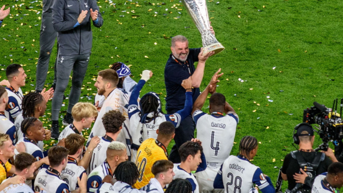 Ο Άγγελος της... Ελλάδας: Η παράδοση του Ποστέκογλου με τις κατακτήσεις τροπαίων