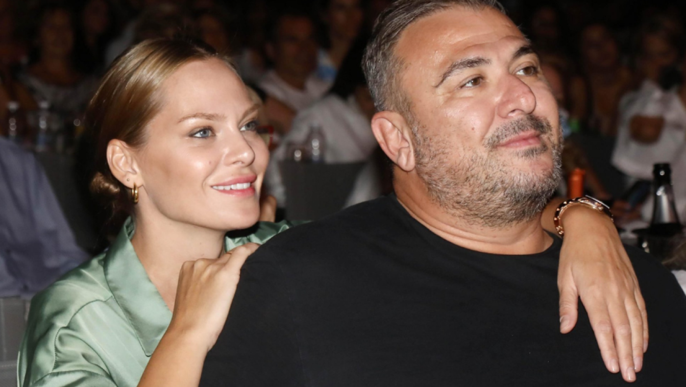 Η φωτογραφία της Υβόννης Μπόσνιακ με τον Αντώνη Ρέμο στο αυτοκίνητο