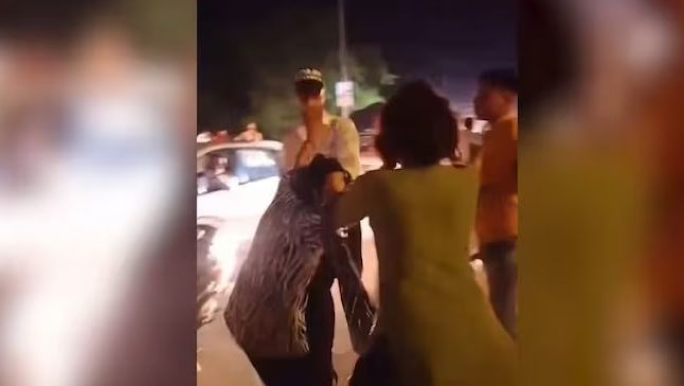 Τους έκανε τσακωτούς και τη «σάπισαν» στο ξύλο!