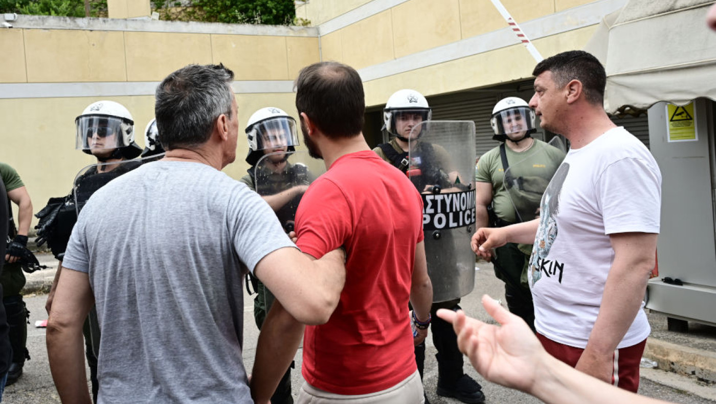 Υπουργείο Μεταφορών: Μεγάλη ένταση μεταξύ ΜΑΤ και ιδιοκτητών ταξί