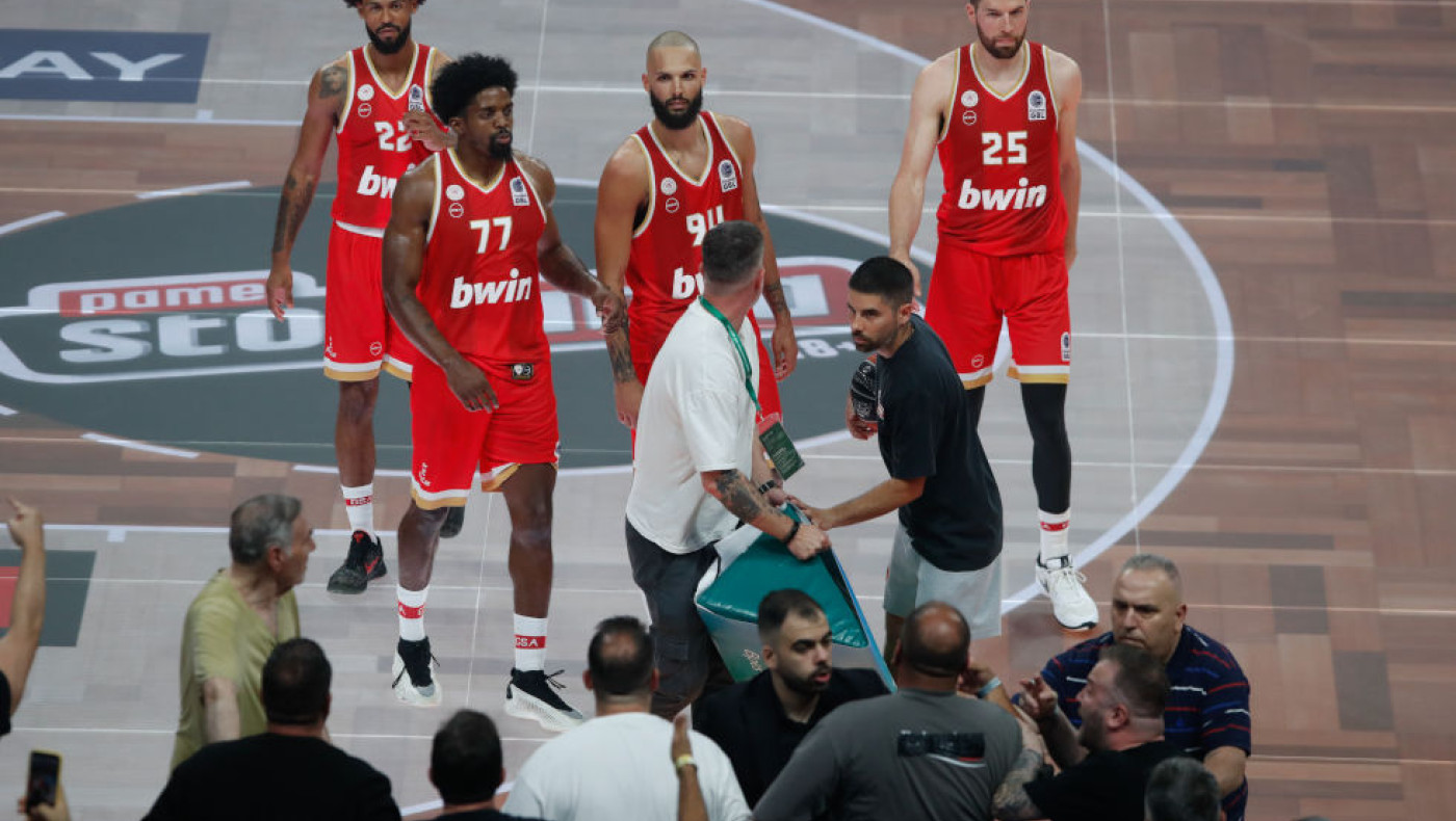 Αποβολή για Φουρνιέ: Έδειξε τα γεννητικά του όργανα στους οπαδούς του Παναθηναϊκού