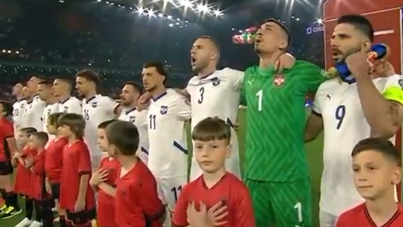 Γήπεδο με... μπαρούτι στα Τίρανα με τον αετό της Αλβανίας μπροστά από τους Σέρβους