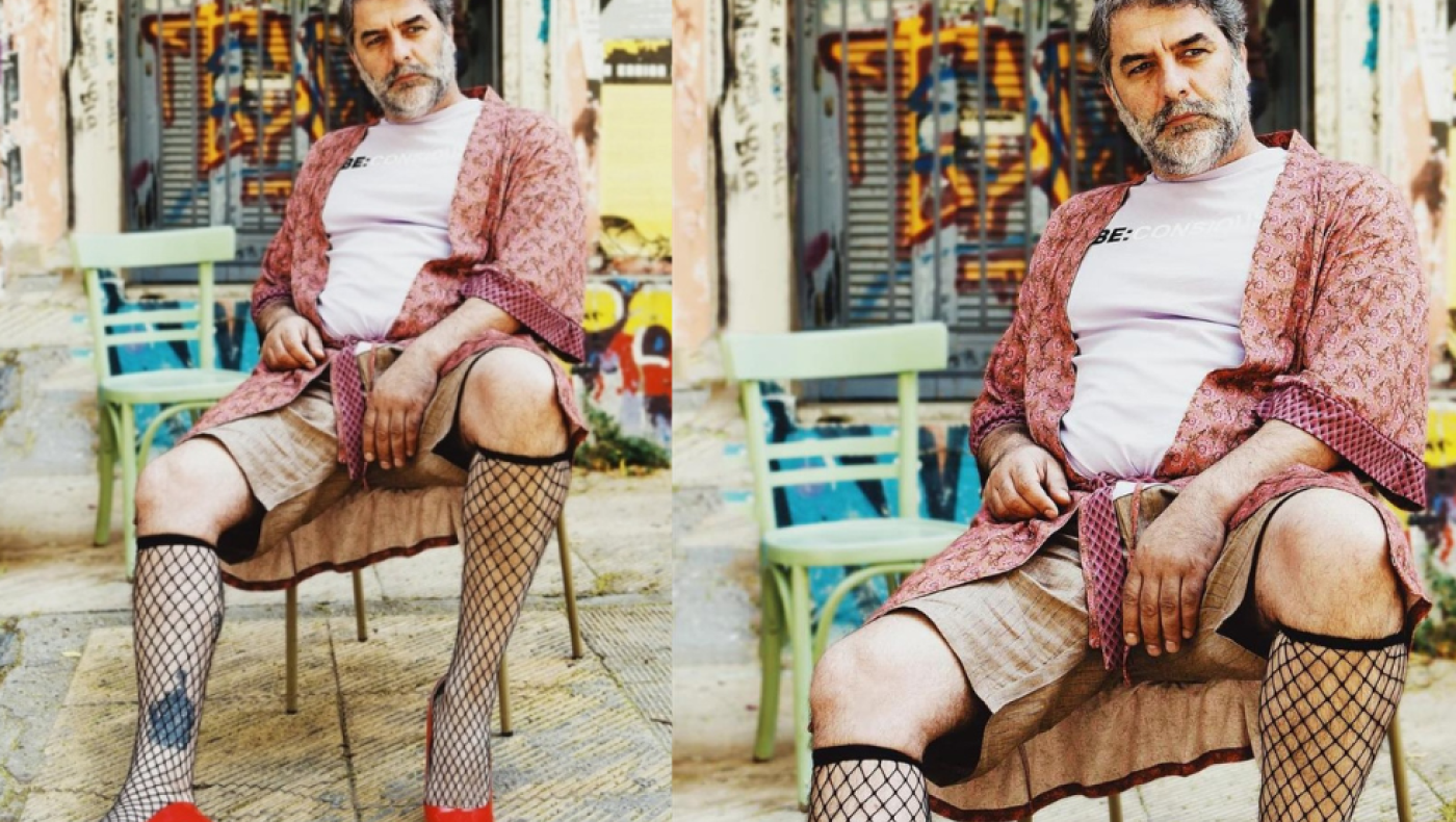 Ο Βασίλης Μπισμπίκης ποζάρει με κόκκινες γόβες και διχτυωτές κάλτσες