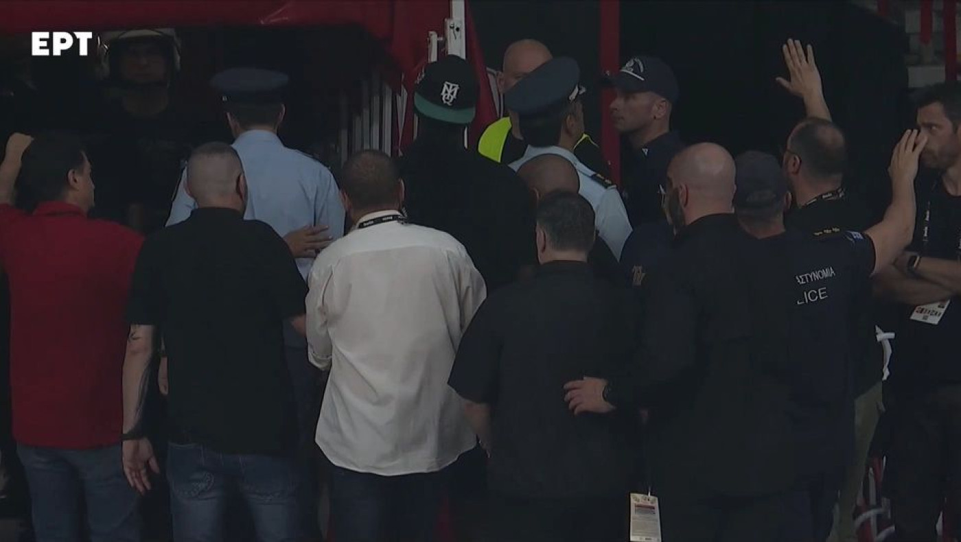 Ολυμπιακός: Κατάγγειλε τον Λεσόρ για τη χειρονομία του στο ΣΕΦ