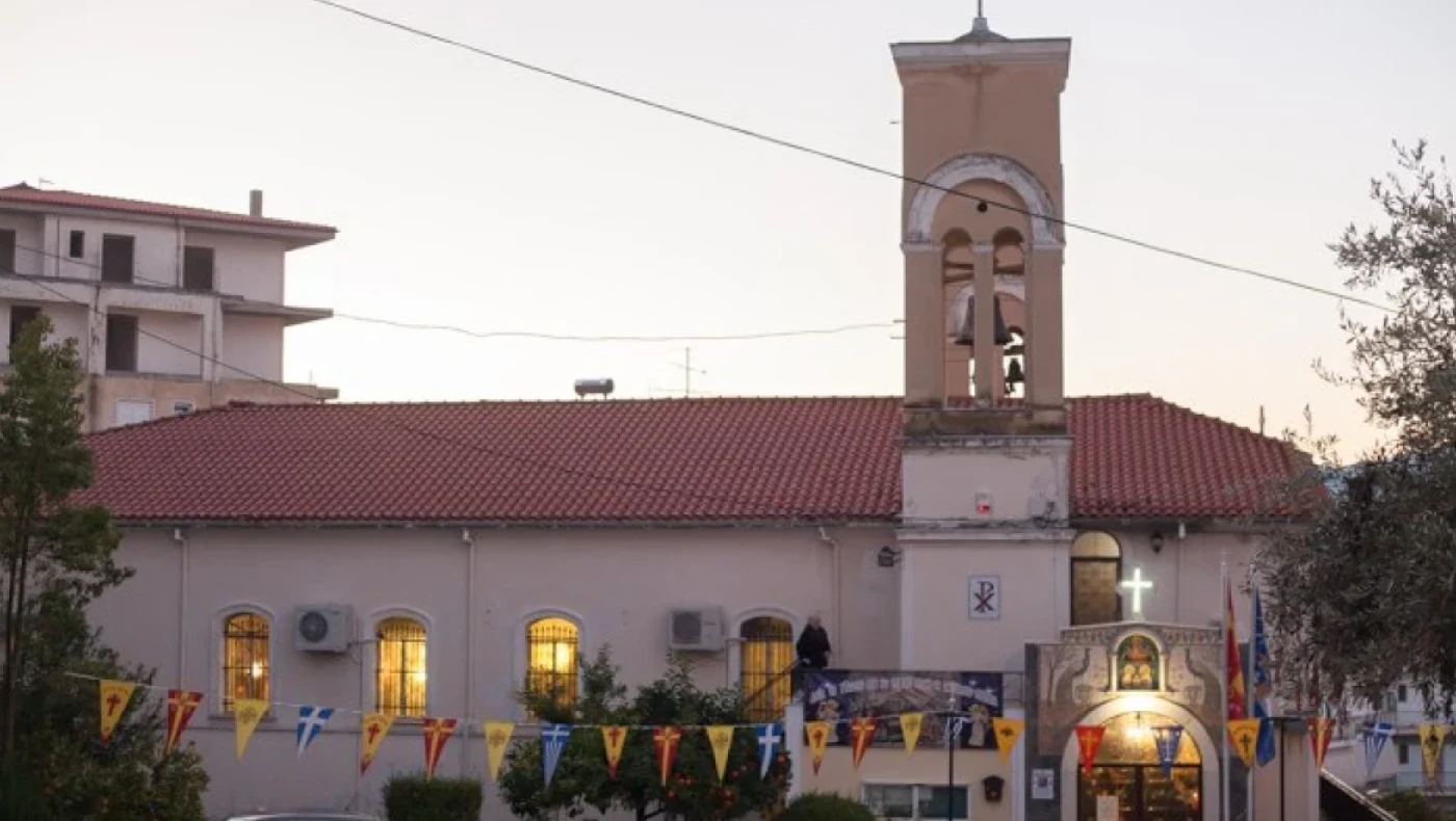 Λαμία: Μπήκε στην εκκλησία και έβριζε γιατί... τον ξύπνησαν οι καμπάνες