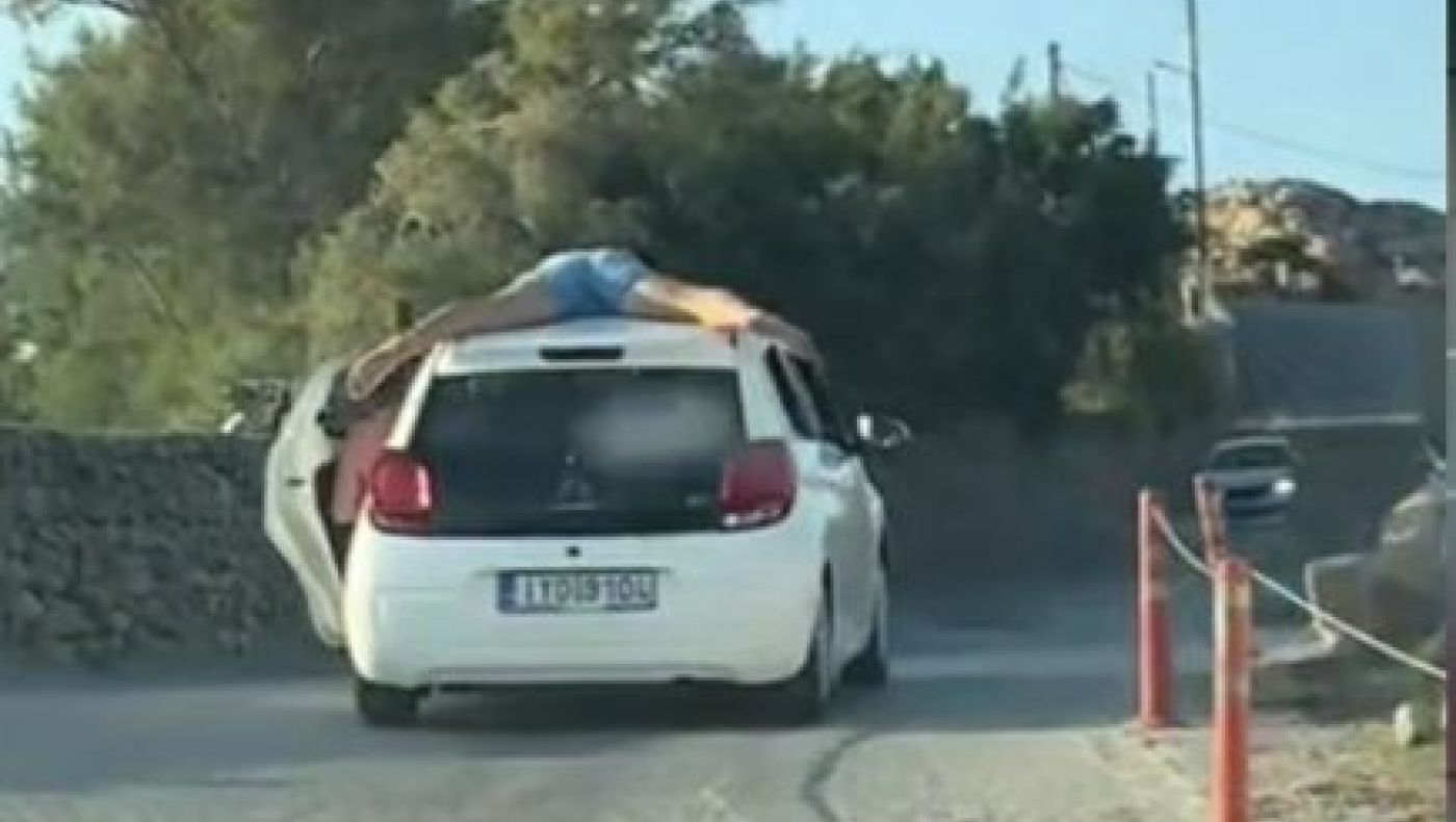 Μύκονος: Νεαρός έκανε car surfing στην οροφή αυτοκινήτου