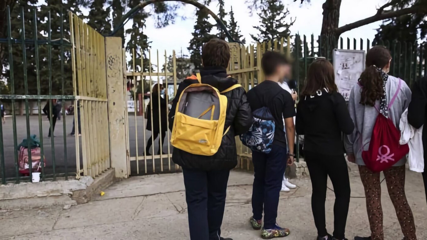 Λάρισα: 15χρονη έδειρε συμμαθήτριά της και ανέβασε το βίντεο στο instagram