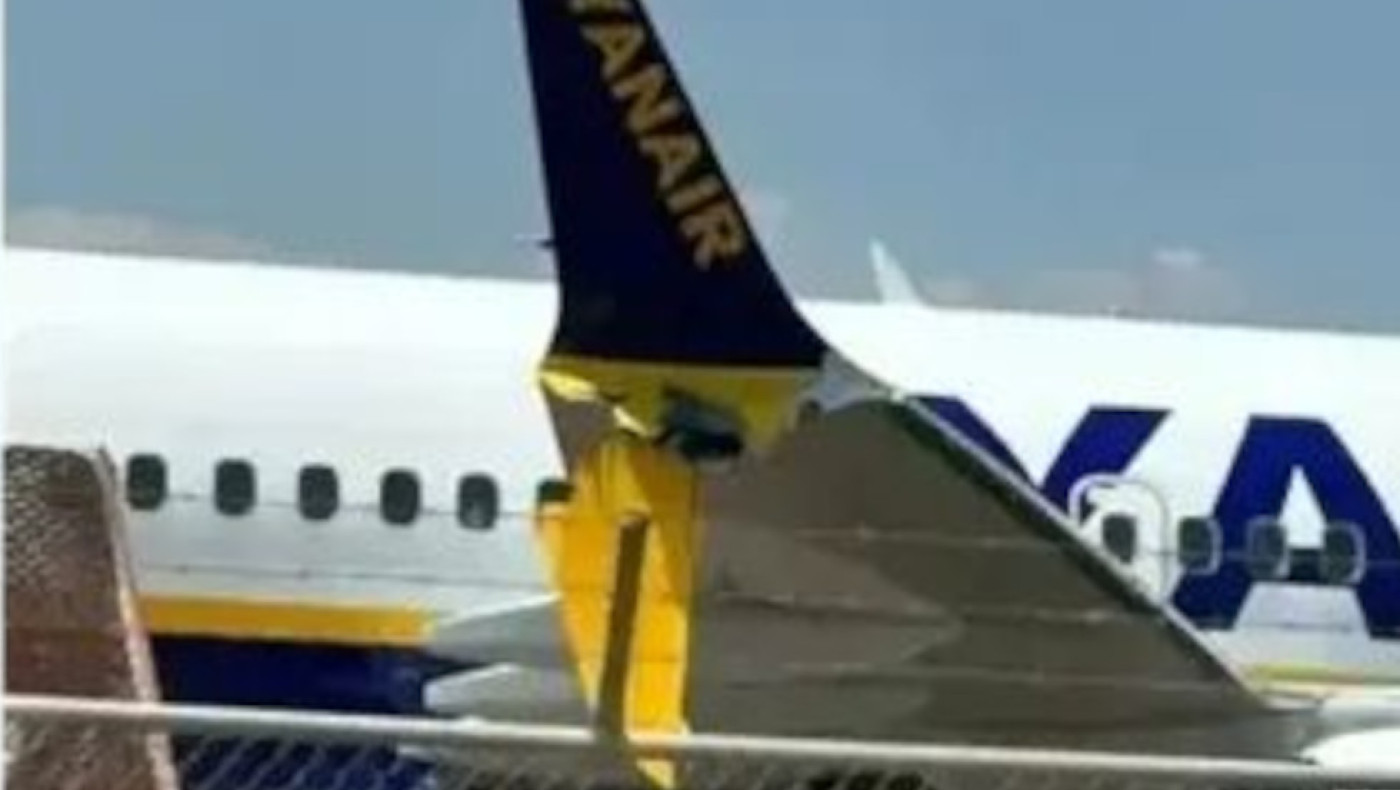 Αεροπλάνο προσέκρουσε σε μπάρες κατά την προσγείωση στο αεροδρόμιο της Καλαμάτας