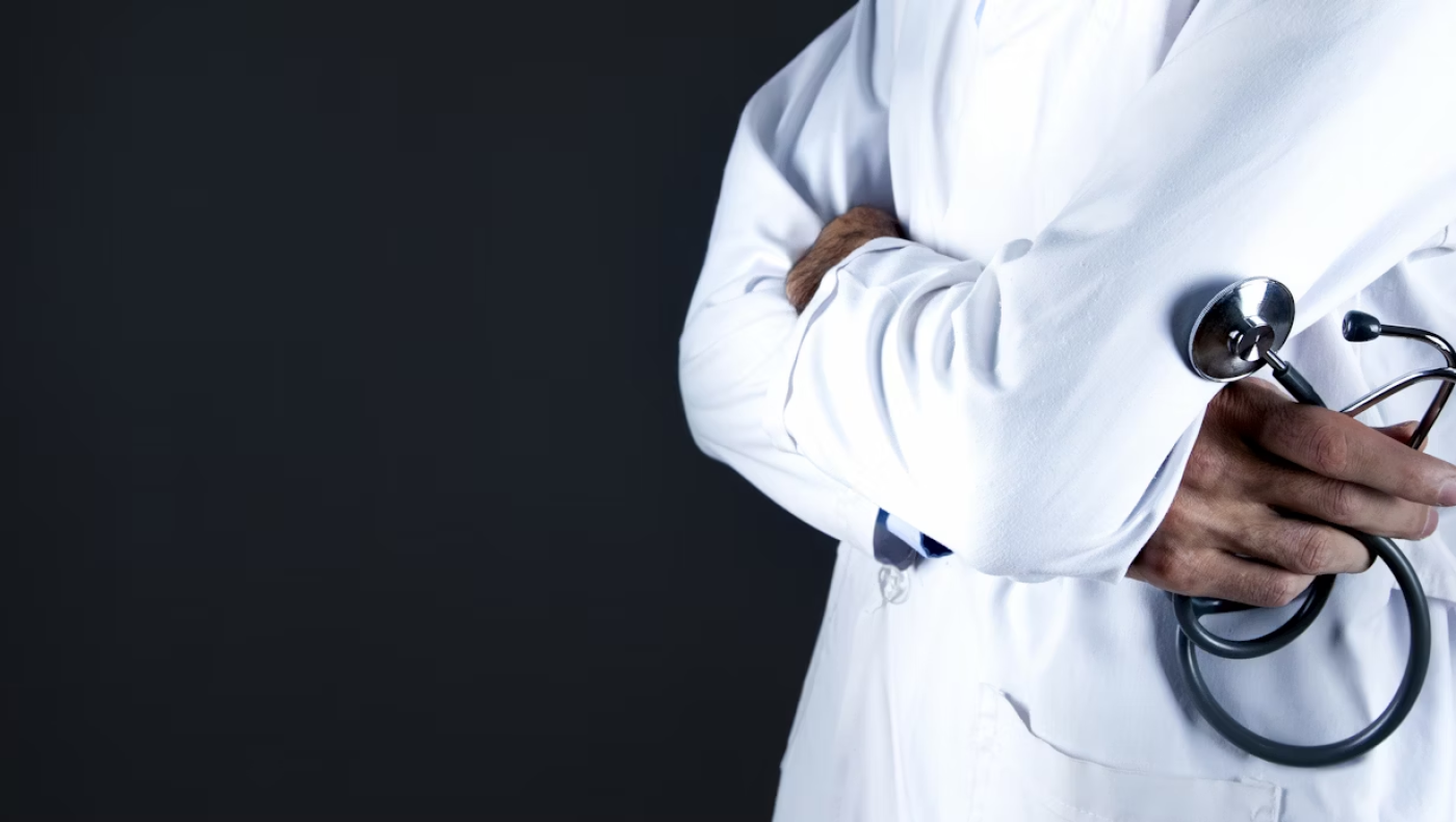 Λάρισα: Χειροπέδες σε γιατρό που ζήτησε φακελάκι 2.500 ευρώ