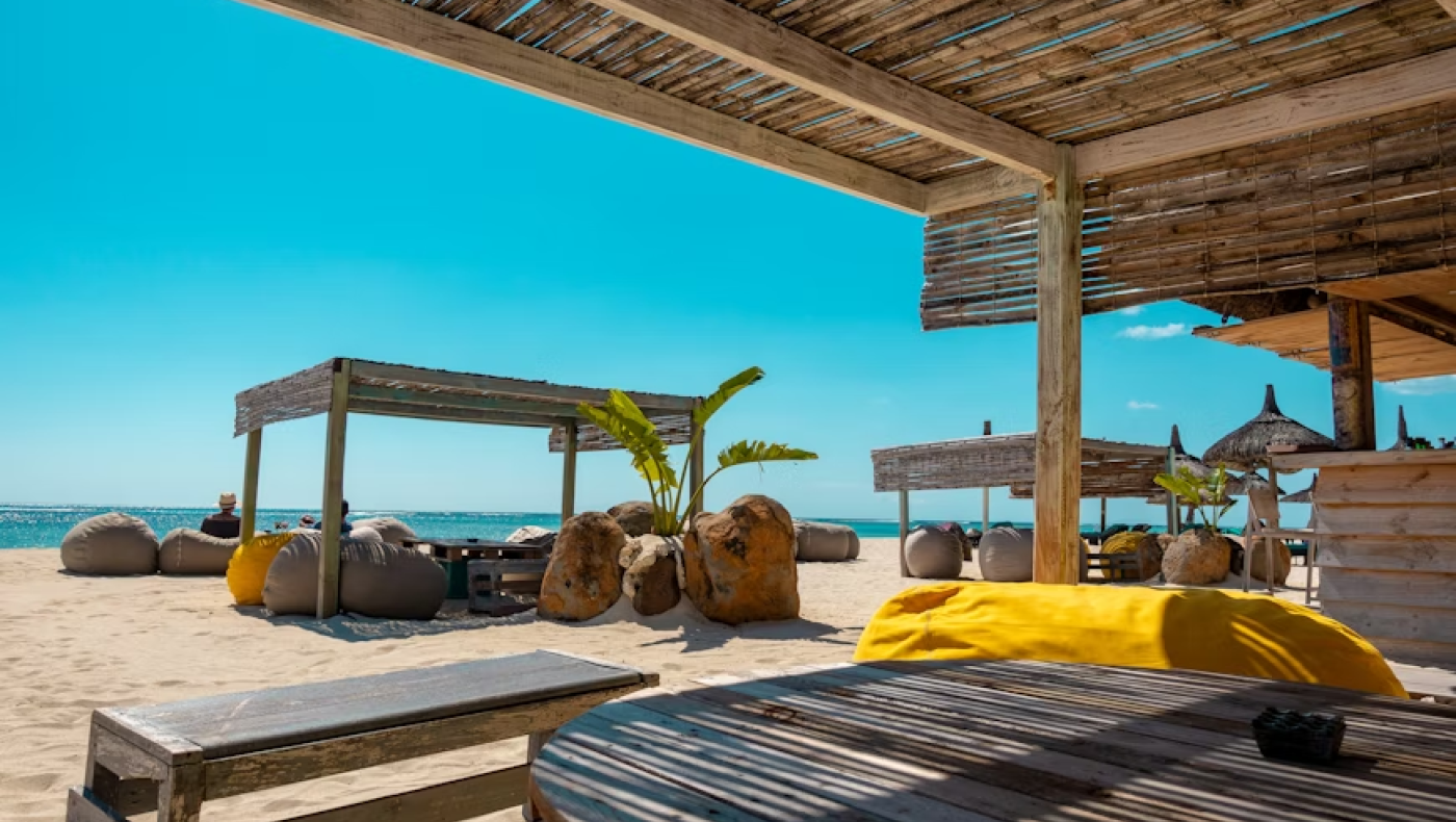 Beach bar... Μυκόνου στη Χαλκιδική: Στα 120 ευρώ η ελάχιστη κατανάλωση