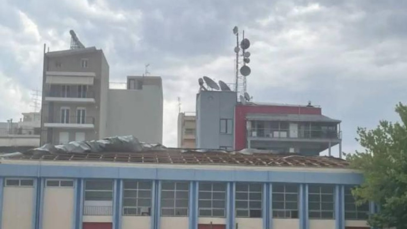 Λάρισα: Ο δυνατός αέρας «ξήλωσε» οροφή γυμναστηρίου στο 5ο Γυμνάσιο