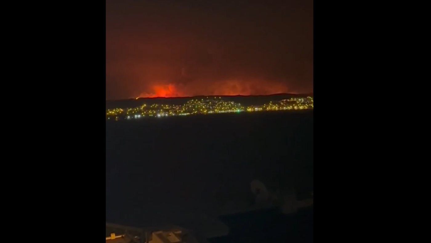 Σμύρνη: Μάχη με τις φλόγες σε δέκα οικισμούς-Συλλήψεις για εμπρησμούς