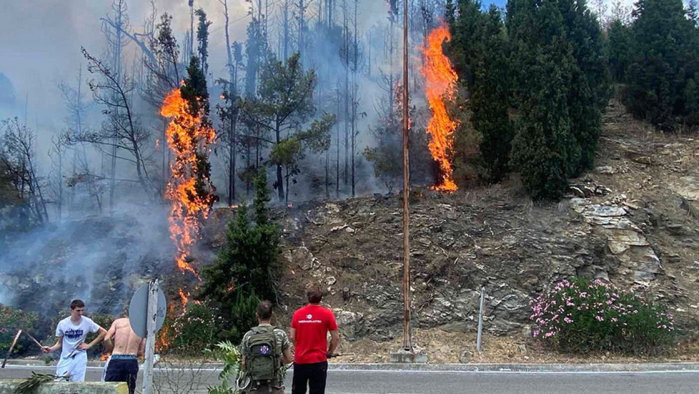 Υπό πλήρη έλεγχο η φωτιά στην Καβάλα: Σε επιφυλακή για τυχόν αναζωπυρώσεις