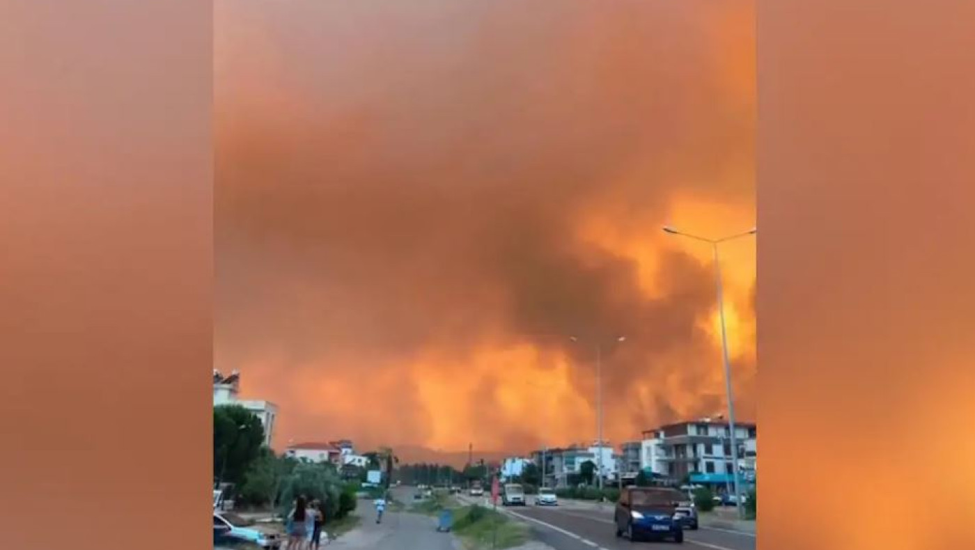 Μεγάλη φωτιά στη Σμύρνη: «Βρέχει» στάχτη στην Πάτμο