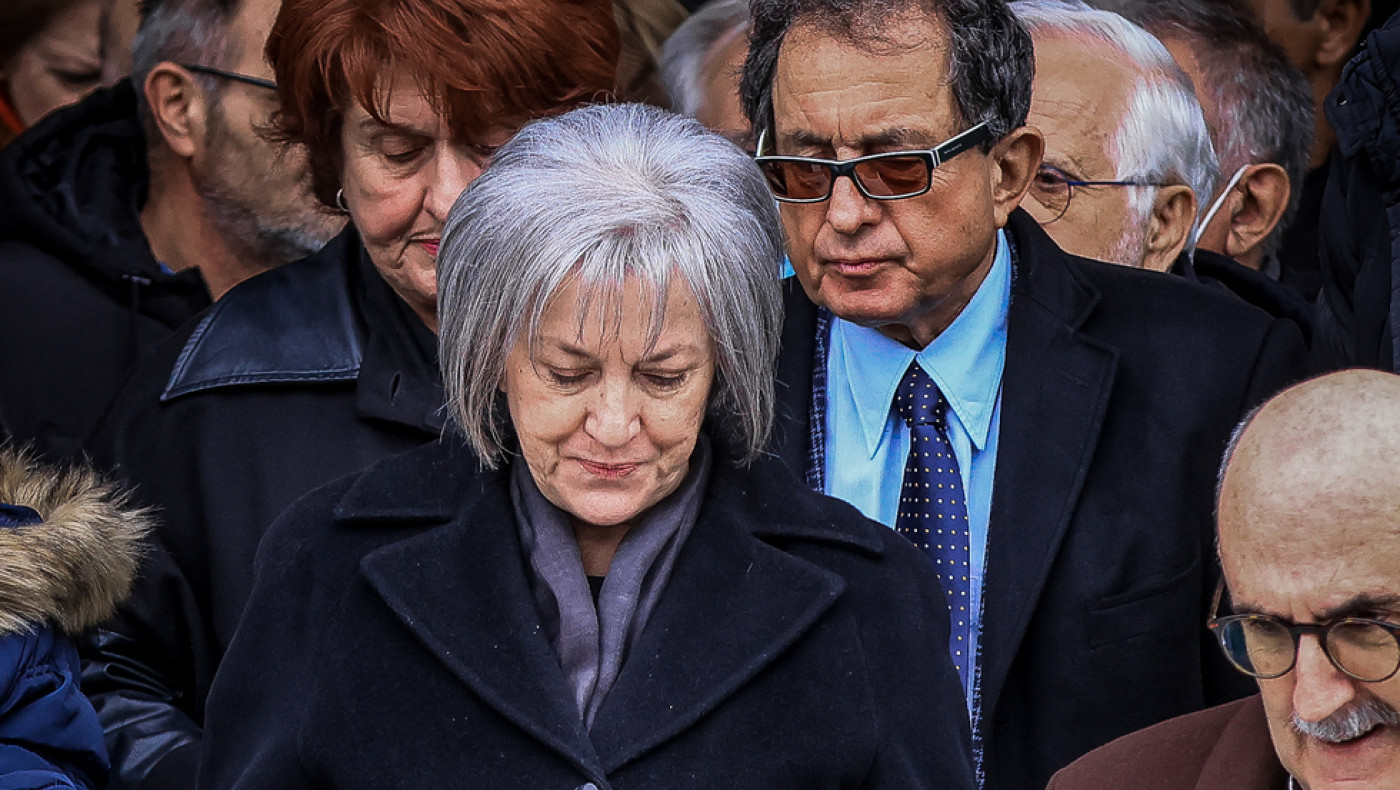 Το σπαρακτικό «αντίο» της μητέρας του Βασίλη Καλογήρου: «Φεύγω με ένα παιδί-θυσία μέσα στο μνήμα»