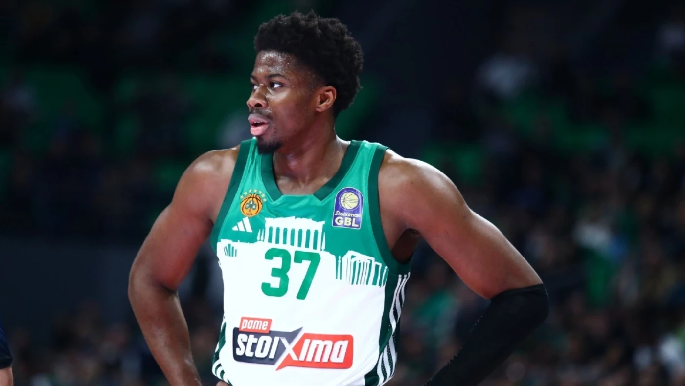 Ο Κώστας Αντετοκούνμπο ο 18ος «πράσινος» που... βάφτηκε «ερυθρόλευκος»