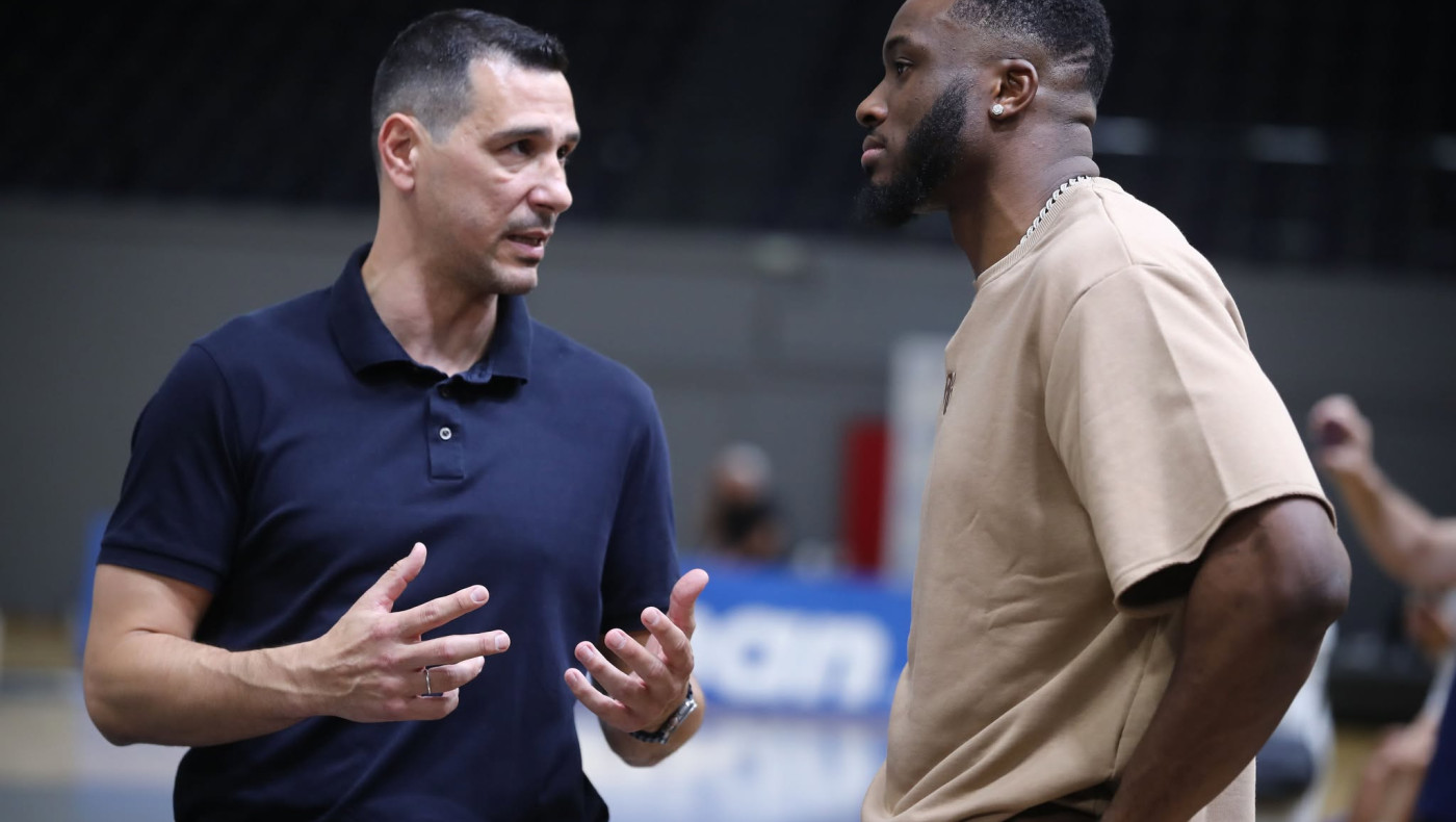 Ο Νίκος Ζήσης, η μπασκετοπαρέα κι ένας ιδιοκτήτης που γεννάει όραμα