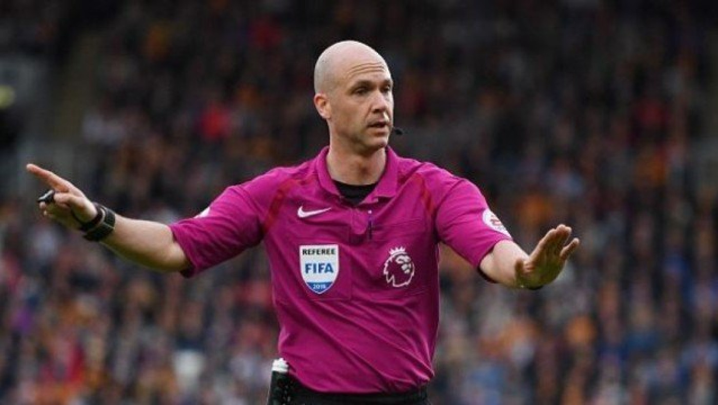 Εκνευρισμός στη Λίβερπουλ για τον ορισμό Τέιλορ με Γιουνάιτεντ