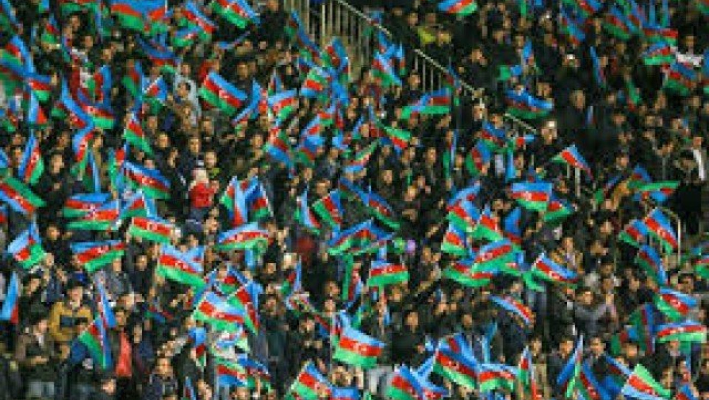 Πρόκληση των Αζέρων, σήκωσαν τούρκικες σημαίες στους ΠΑΟΚτσήδες