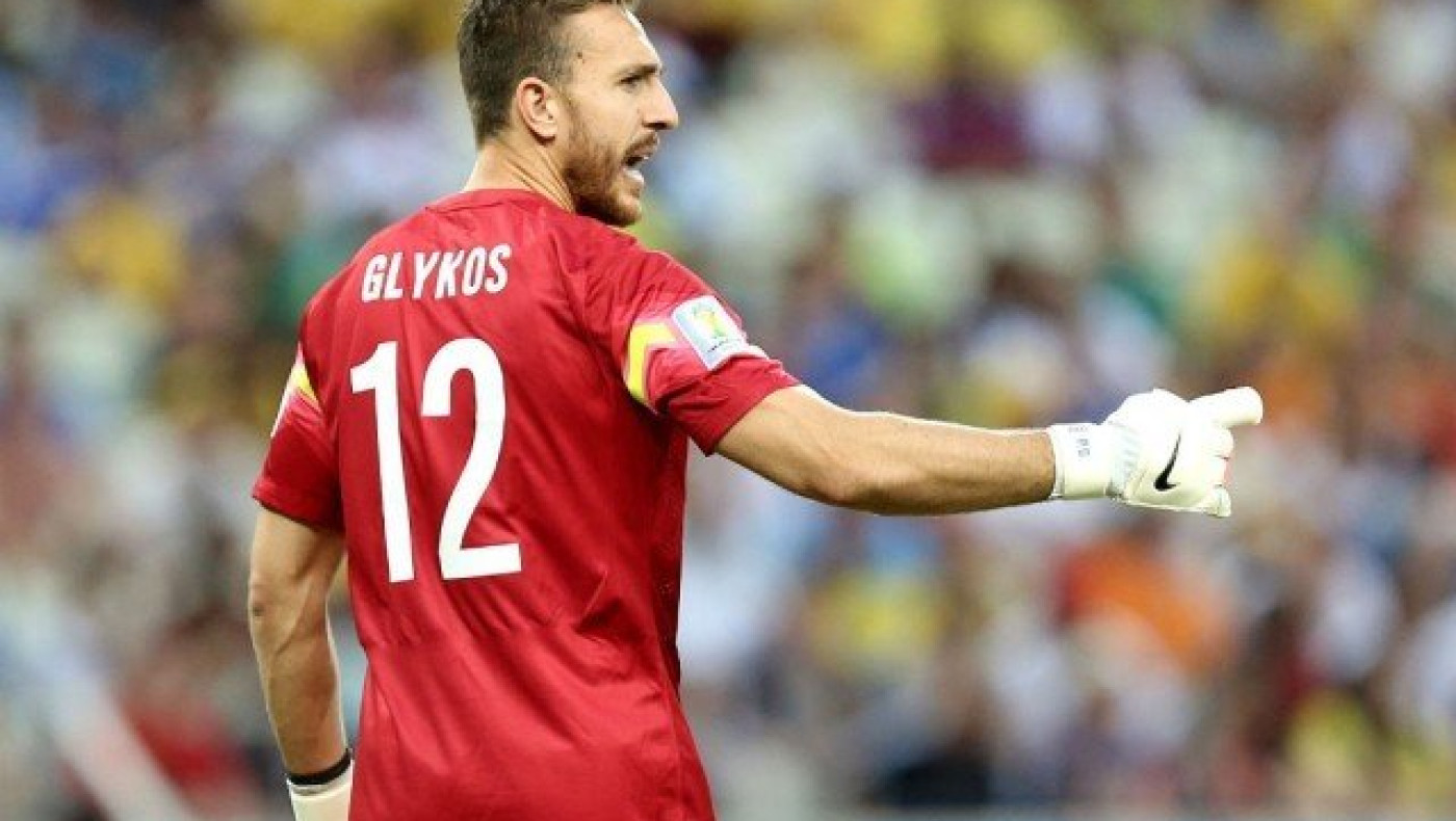 Η έκπληξη των διεθνών στον εορτάζοντα  Γλύκο  (vid)