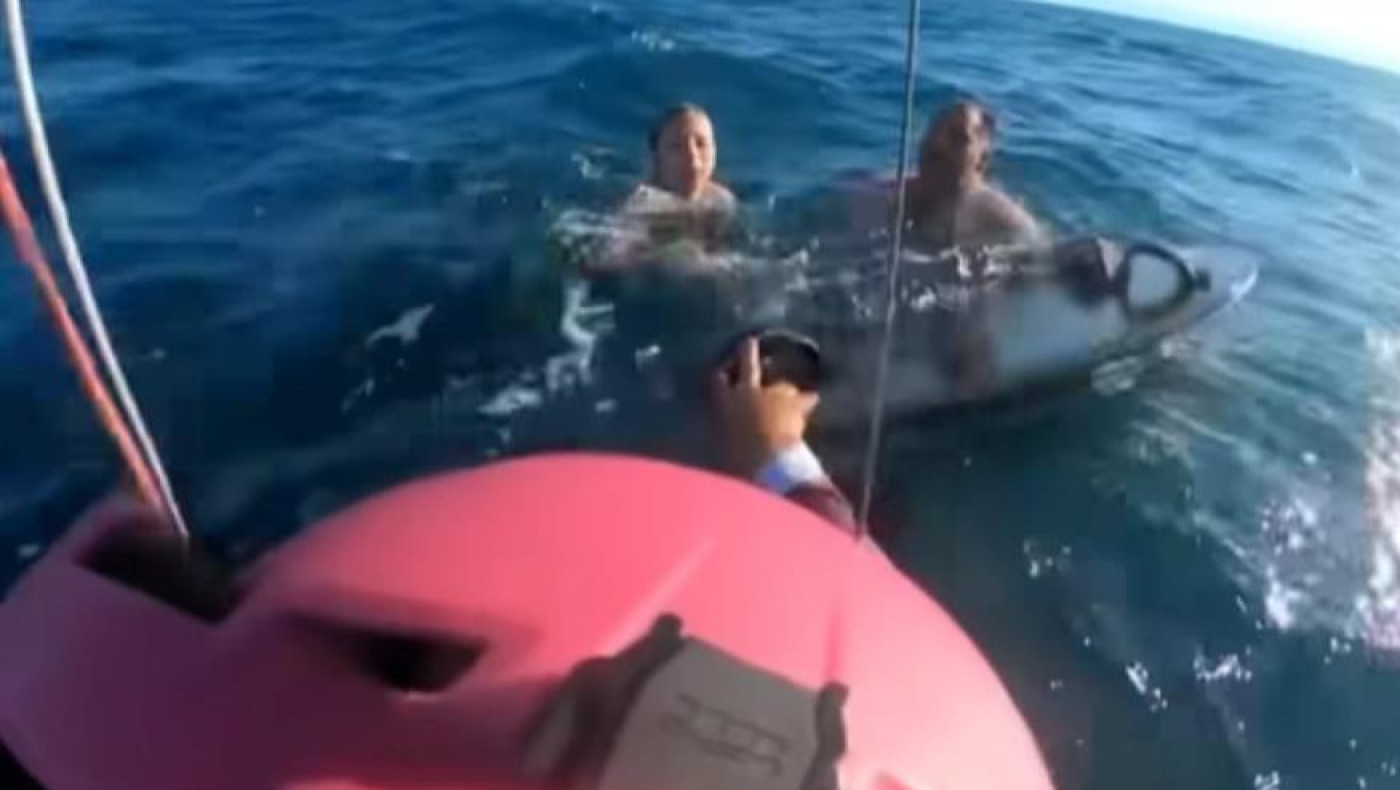 Θεσσαλονίκη: Σέρφερ έσωσε από πνιγμό πατέρα και κόρη μέσα στον Θερμαϊκό!