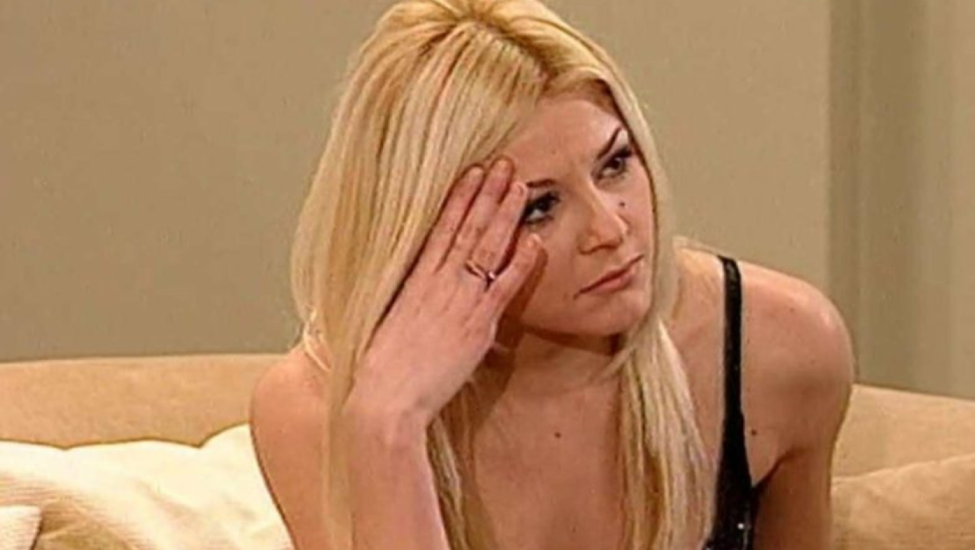 Μελαχρινή κι αγνώριστη: Η Αγγλίδα Τζοάνα 27 χρόνια μετά το «Κωνσταντίνου & Ελένης»