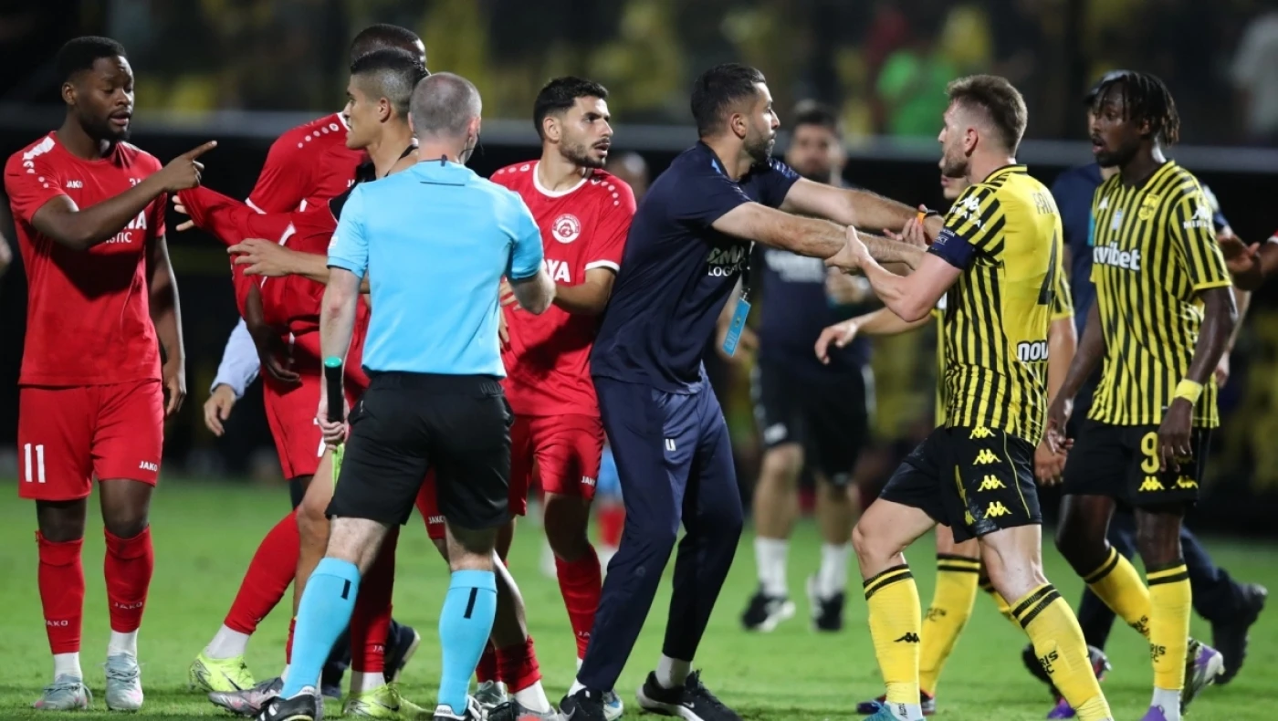 Άρης - Αράζ: Αποβλήθηκε ο Φαμπιάνο, ένταση στο φινάλε