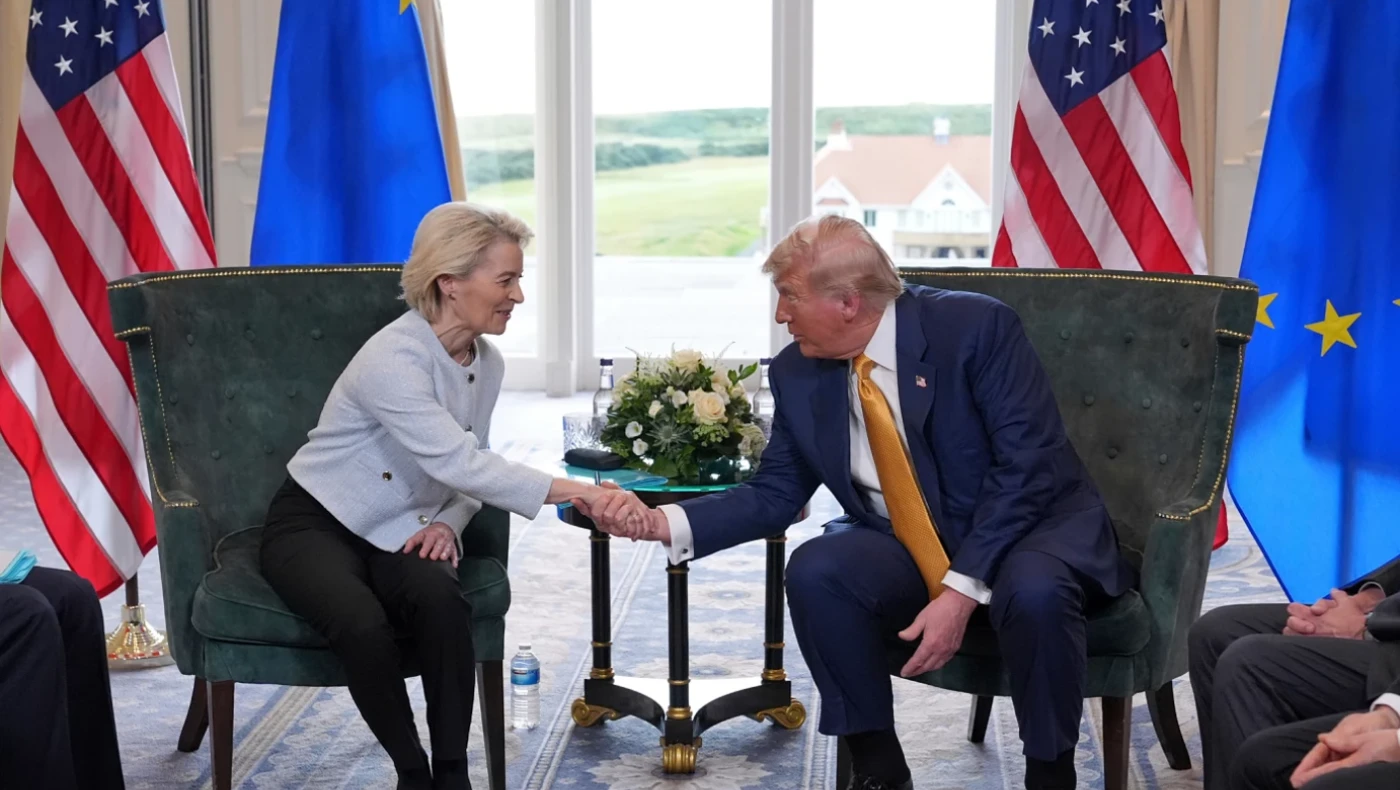 Κατέληξαν σε συμφωνία ΗΠΑ-ΕΕ: Επιβάλλονται δασμοί 15% στα ευρωπαϊκά προϊόντα