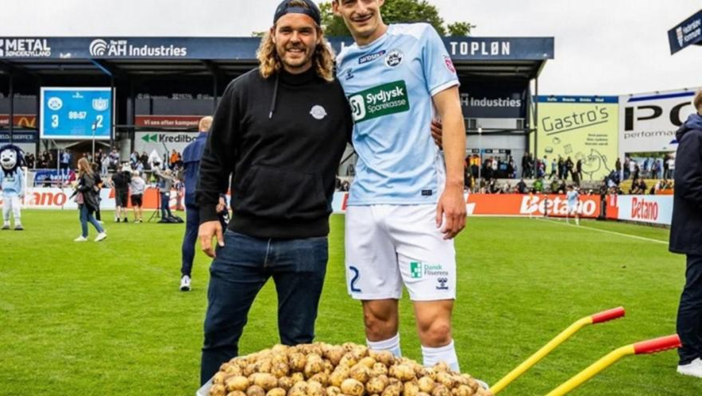 Δανία: Πήρε το βραβείο του MVP και μαζί... 55 κιλά πατάτες σε καρότσι