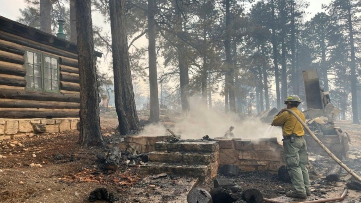 Τεράστια φωτιά καίει το Γκραντ Κάνυον εδώ και έναν μήνα - Στάχτη σχεδόν 500.000 στρέμματα
