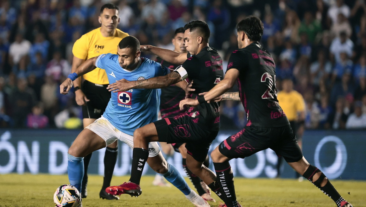 ΠΑΟΚ-Γιακουμάκης: Η διαρροή του συμβολαίου του με την Κρουζ Αζούλ έχει φέρει αναστάτωση στα αποδυτήρια