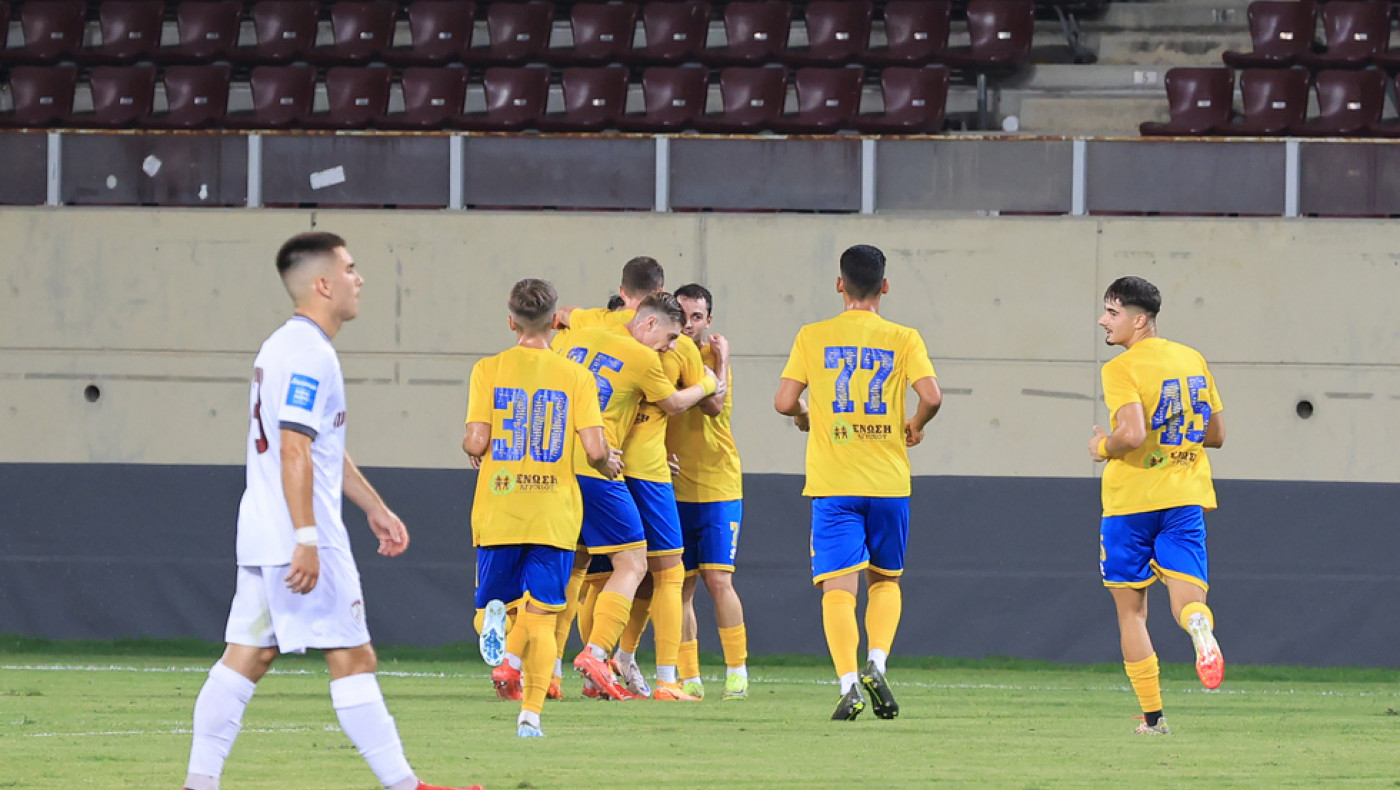 ΑΕΛ-Παναιτωλικός: Ο  πατέρας Πετράκης κέρδισε τον γιο του σε φιλικό στο AEL FC ARENA