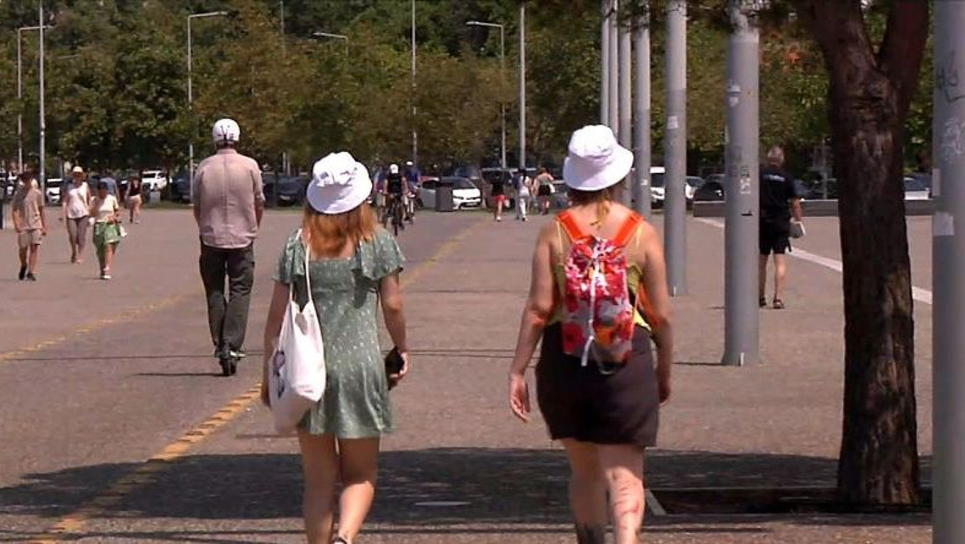 Έρημη πόλη η Θεσσαλονίκη - Το αδιαχώρητο στις κοντινές παραλίες