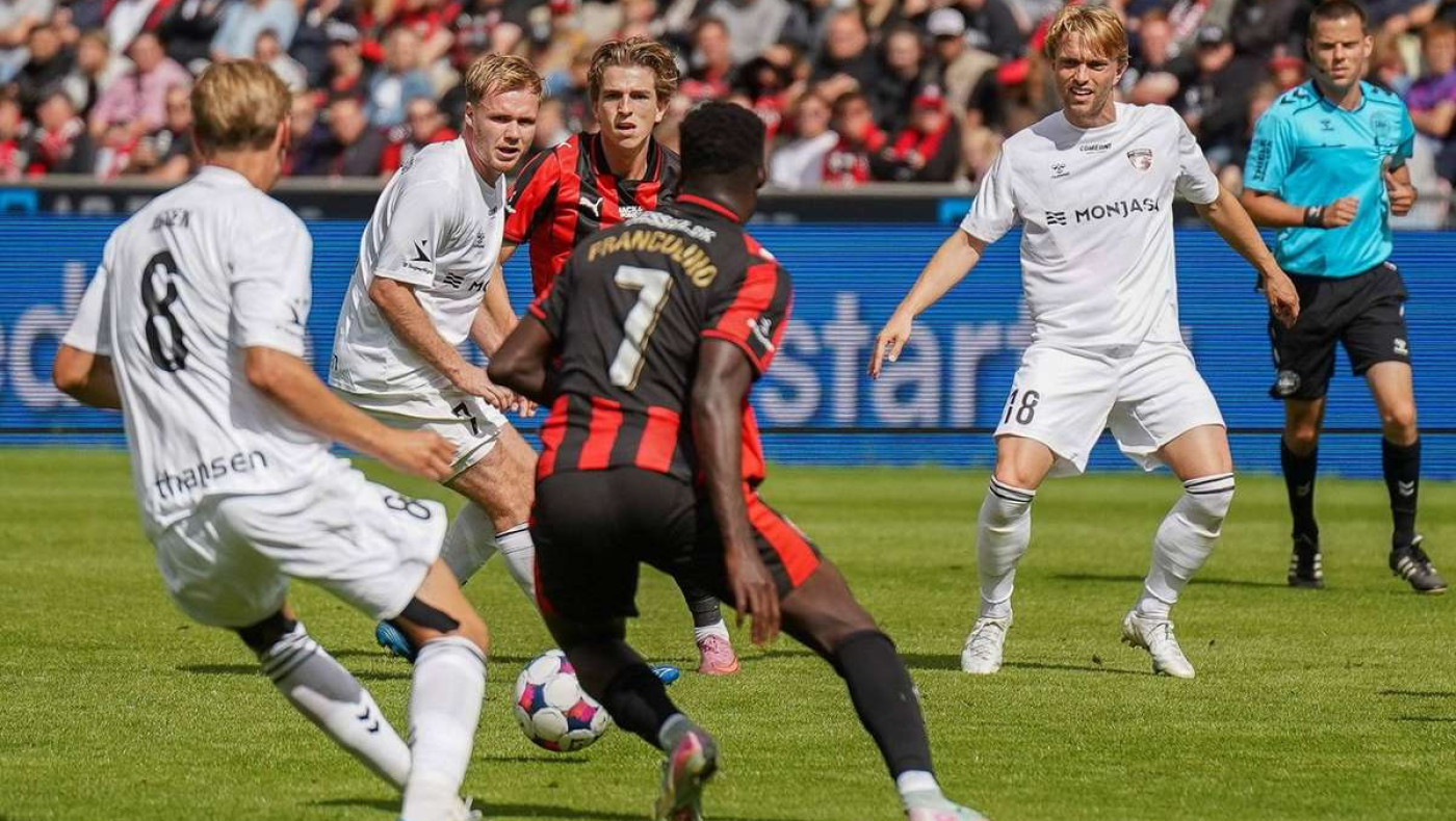 Μάντζιος: Δέχεται πολύ εύκολα γκολ…