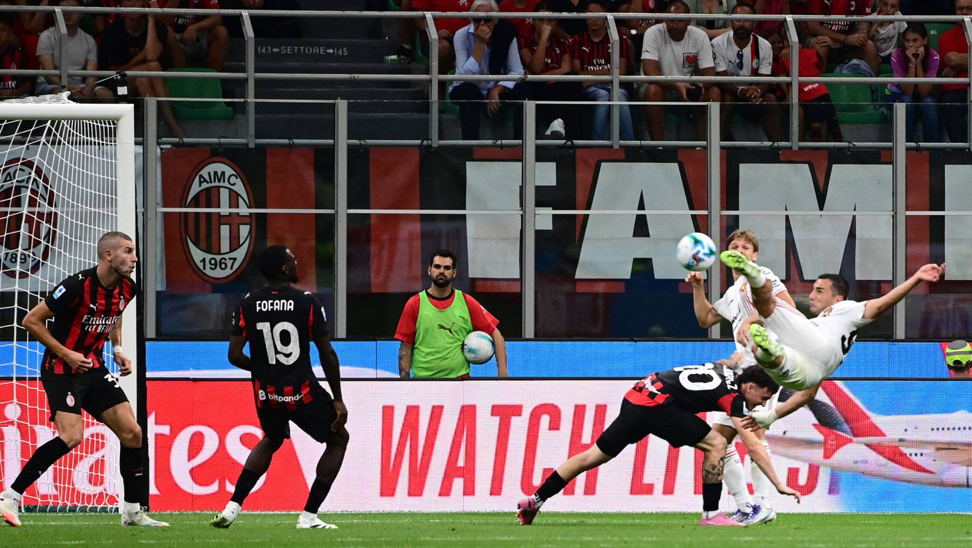 Έριξε...βόμβα με το καλημέρα στην Ιταλία η Κρεμονέζε σοκάροντας τη Μίλαν, με το δεξί η Ρόμα
