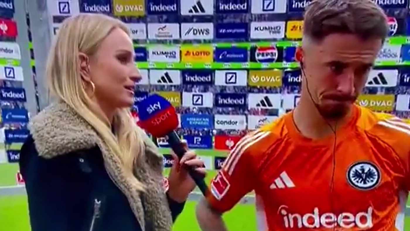 Επική γκάφα δημοσιογράφου: Ρώτησε παίκτη αν είναι χαρούμενος ενώ η ομάδα του ηττήθηκε με 4-1