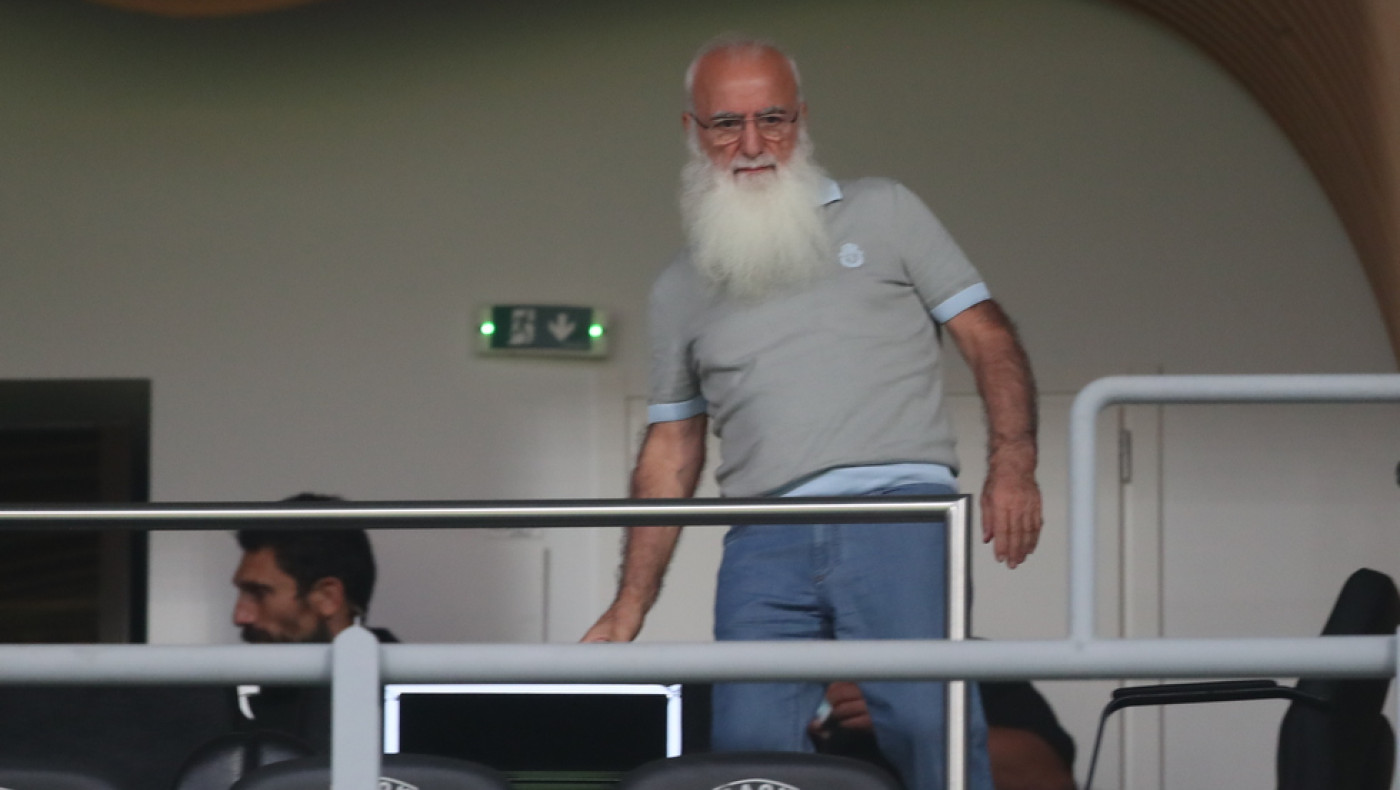 ΠΑΟΚ: Θερμή αποθέωση για τον Ιβάν Σαββίδη-Η ανταπόδωση με υψωμένες γροθιές