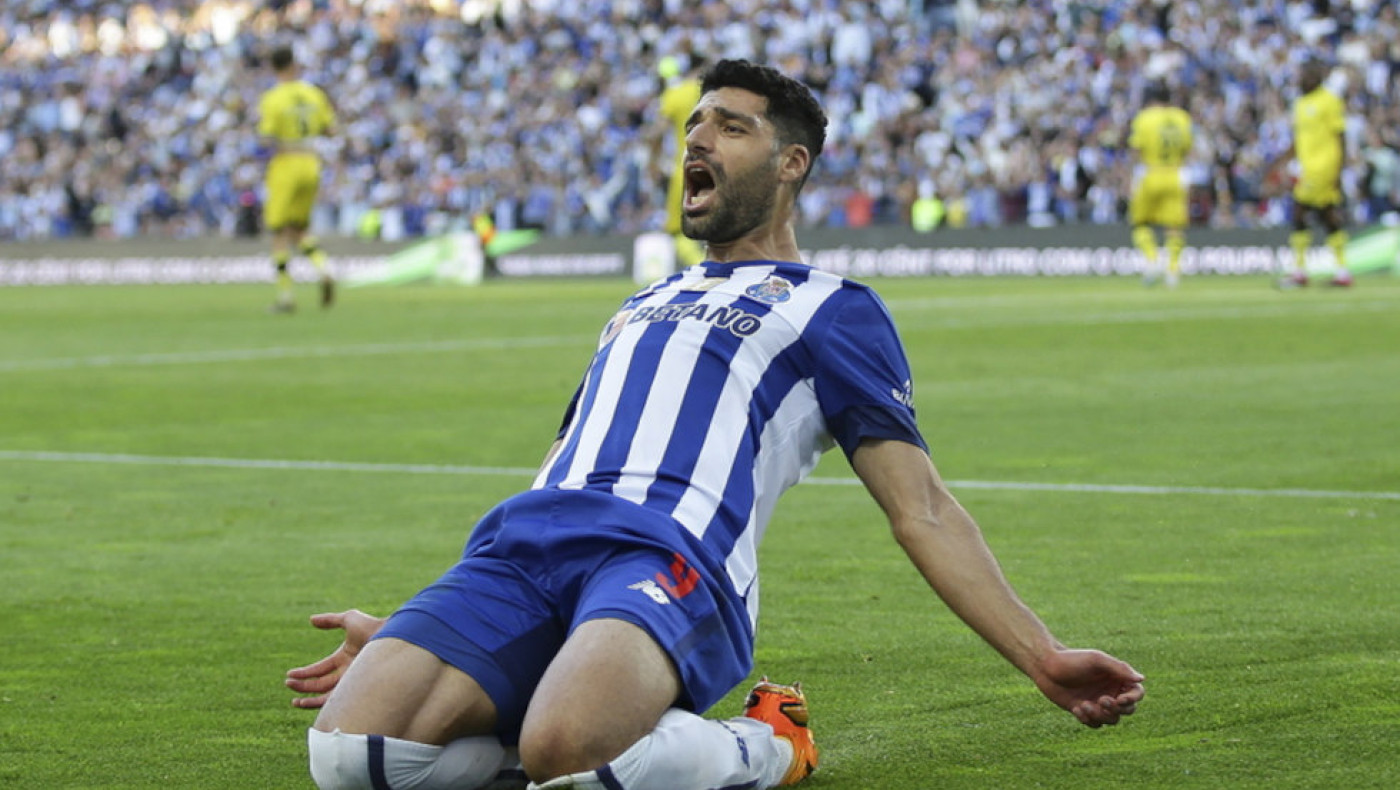 Ολυμπιακός-Παναθηναϊκός: Όταν ο Μεχντί Ταρεμί «ψήφιζε» Πανιώνιο