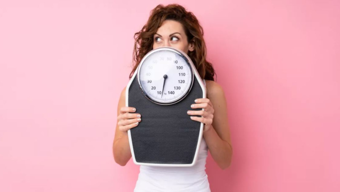 Απώλεια βάρους χωρίς φάρμακα: Η μικροσκοπική τροφή που «παγιδεύει» το λίπος και αδυνατίζει