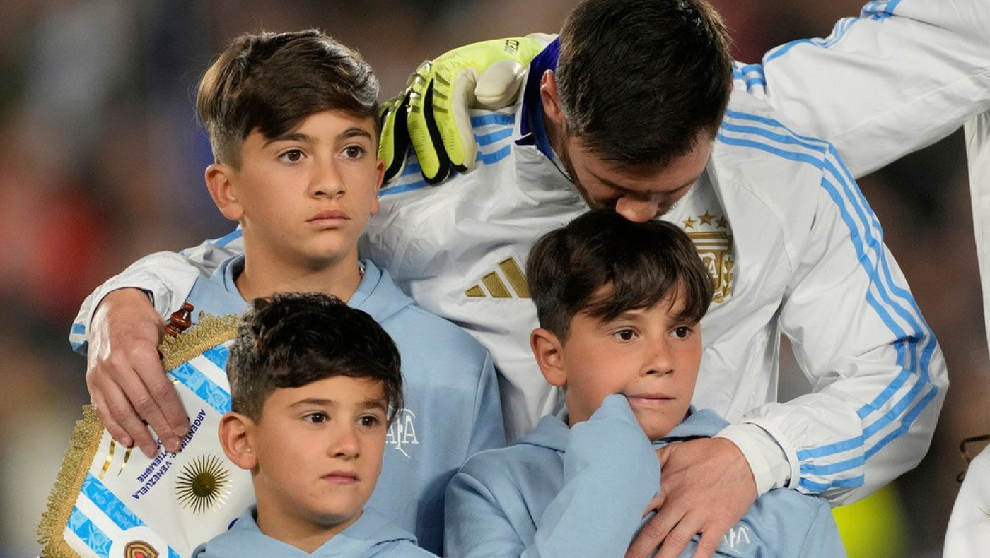 Μέσι: Δάκρυσε ο GOAT αγκαλιά στους γιους του-Τον αποθέωσαν οι Αργεντινοί