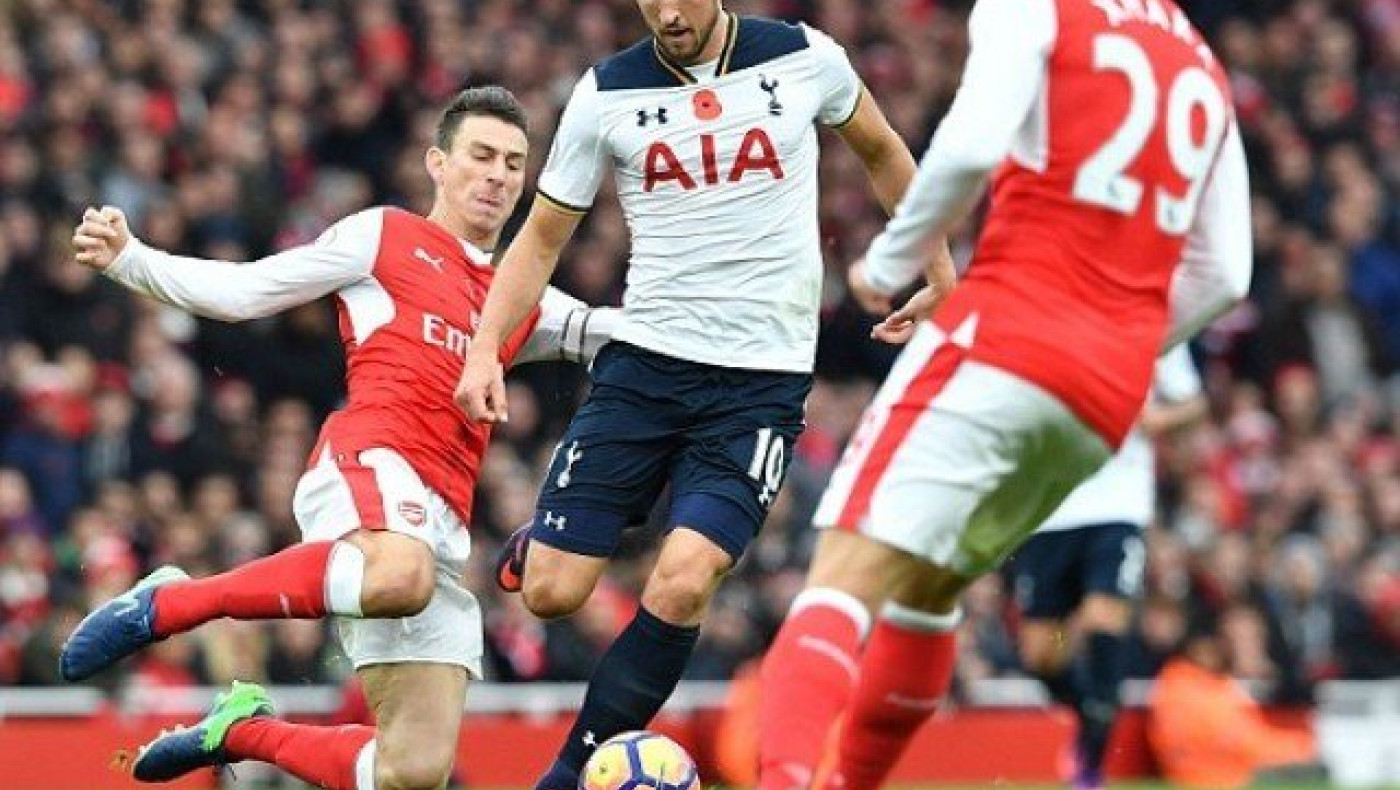 Όλοι... δουλεύουν για τη                   Λίβερπουλ