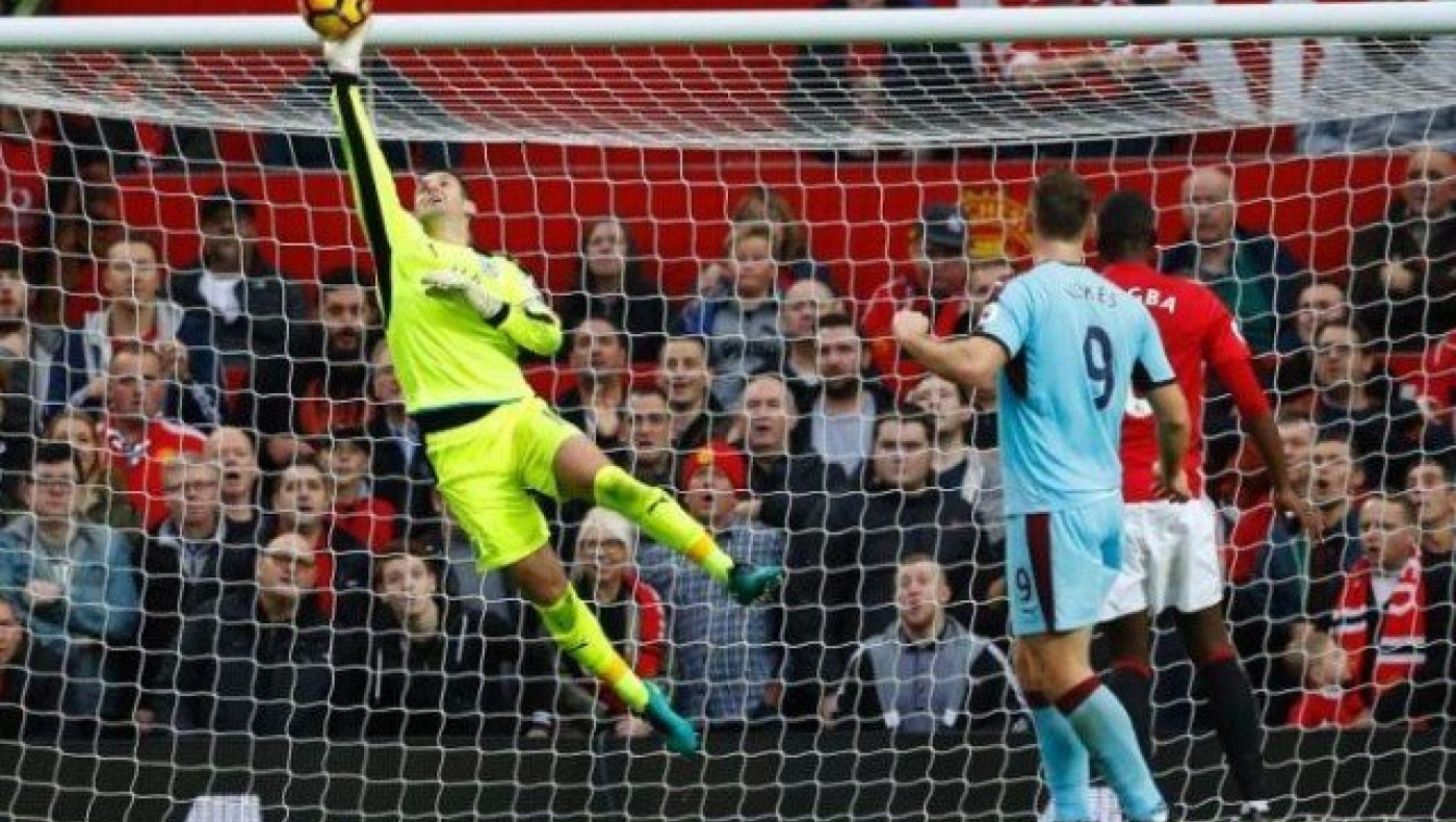 Οι 19 επεμβάσεις της Μπέρνλι και του Χίτον με τη Γιουνάιτεντ (vid)