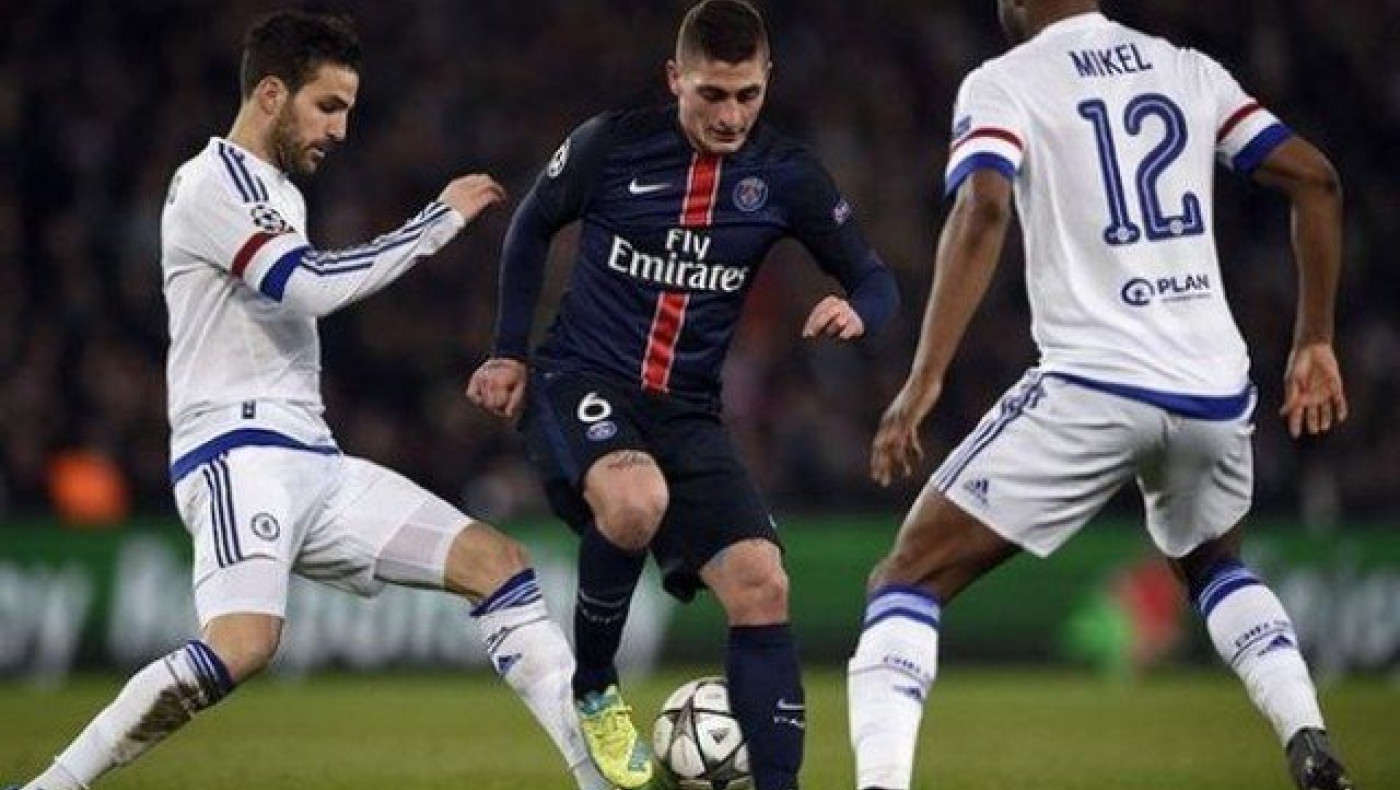 Κοιτάει                                            Βεράτι η Τσέλσι