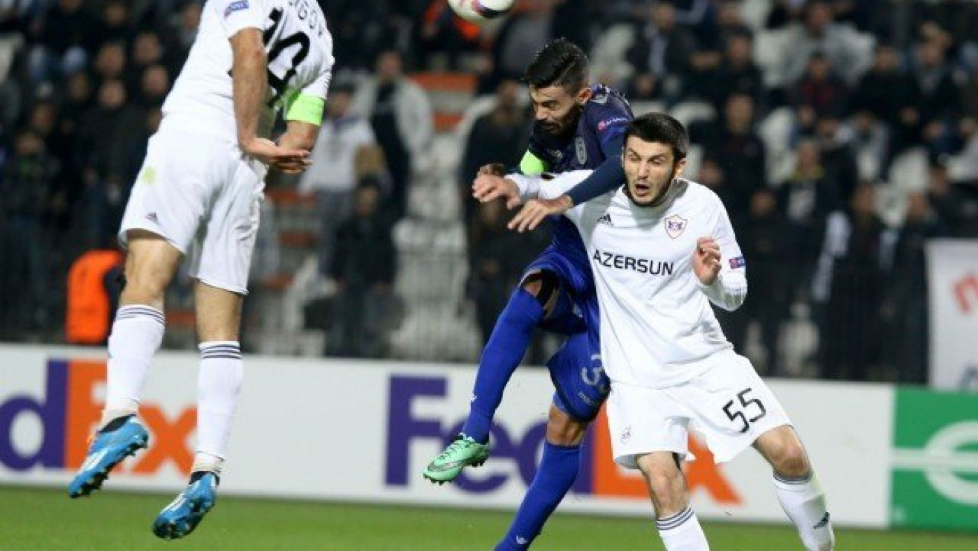 Μαύρη            βραδιά   με        άτολμους     παίκτες