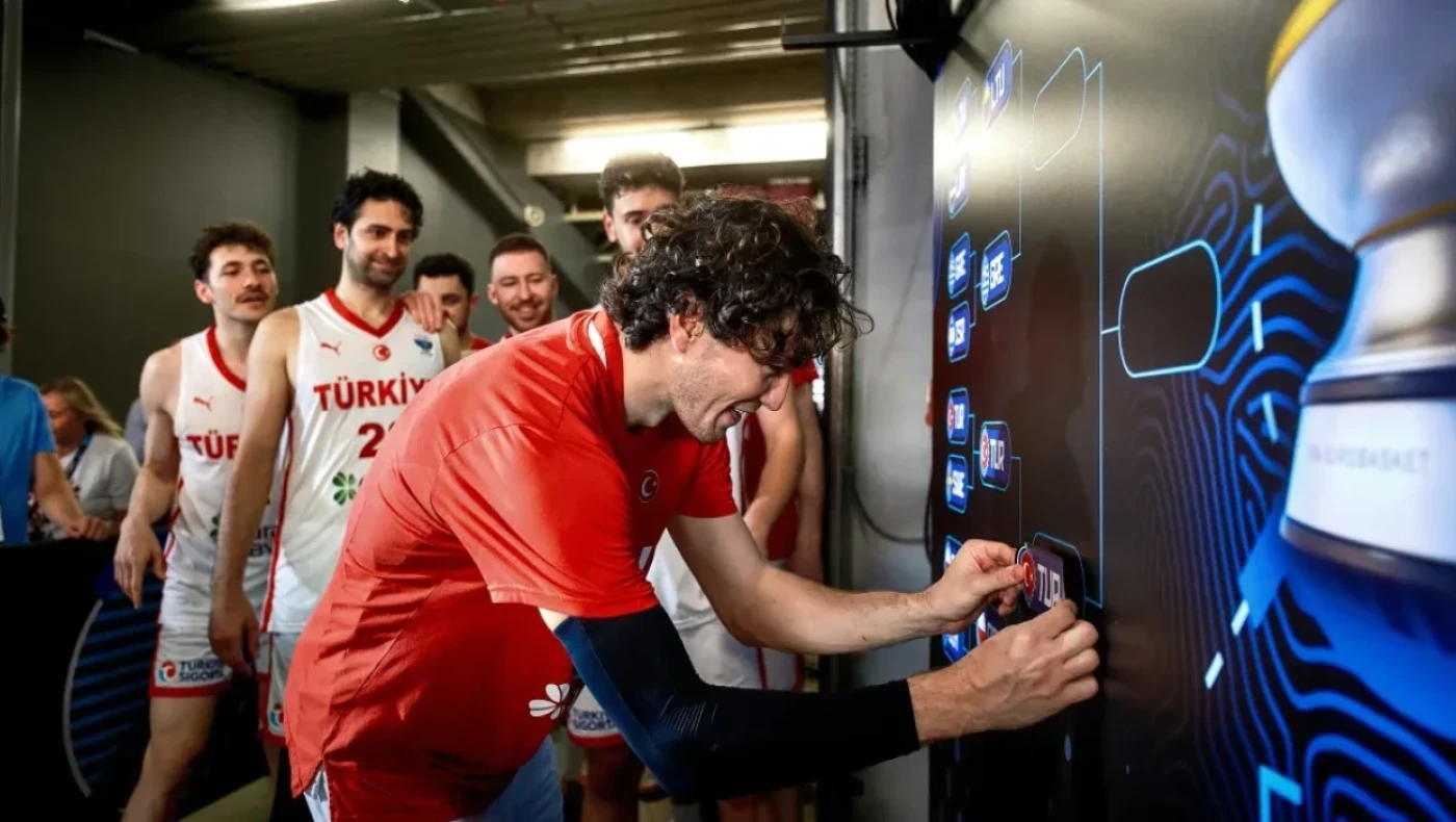 Βιάζεται ο Οσμάν: Κόλλησε το αυτοκόλλητο του τελικού για την Τουρκία!