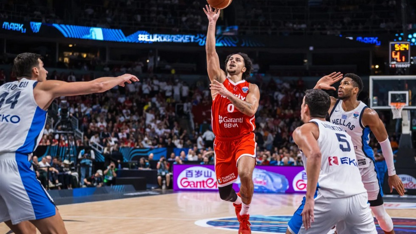 Ο Λάρκιν μπέρδεψε τους πάντες για το μέλλον του στην Εθνική Τουρκίας