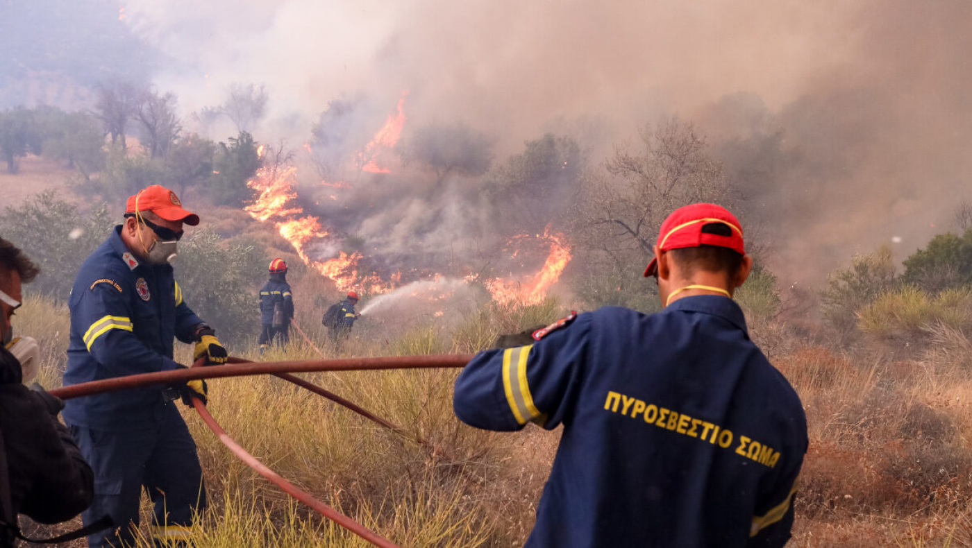Θεσσαλονίκη: Μεγάλη πυρκαγιά σε εργοστάσιο επίπλων