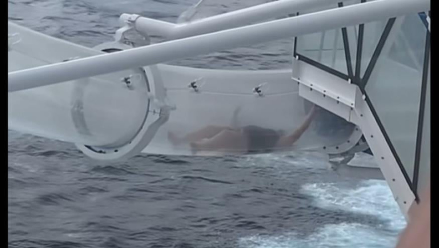 Κόλλησε μέσα σε νεροτσουλήθρα 30 μέτρα πάνω από την επιφάνεια της θάλασσας!